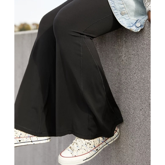 OFFLINE By Aerie Real Me High Waisted Crossover Rib Super Flare Legging Size xs - Picture 4 of 11